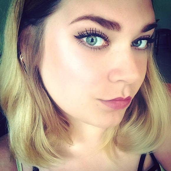 Meet your Posher, Sarah - Picture 1 of 1